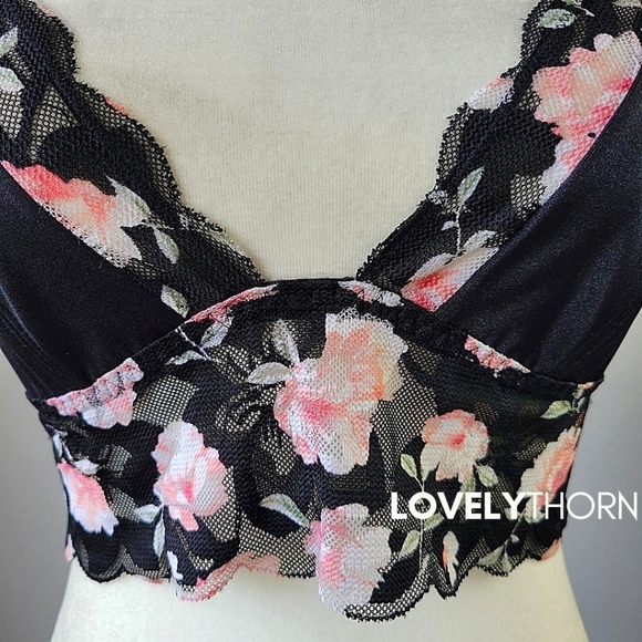 VS PINK // ltd ed stretchy satin & lace strappy cross back plunge bralette - Picture 4 of 11